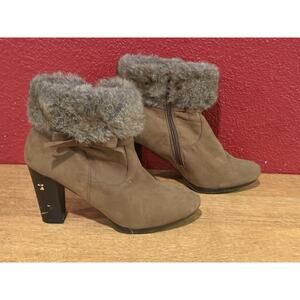 DANA BUCHMAN Brown Faux Fur Lined Suede Heel Zip Up Ankle Boots Size 9 Med